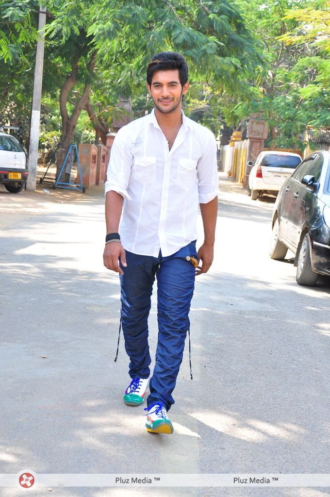 Aadi at Lovely Press Meet - Arrivals - Pictures | Picture 122208